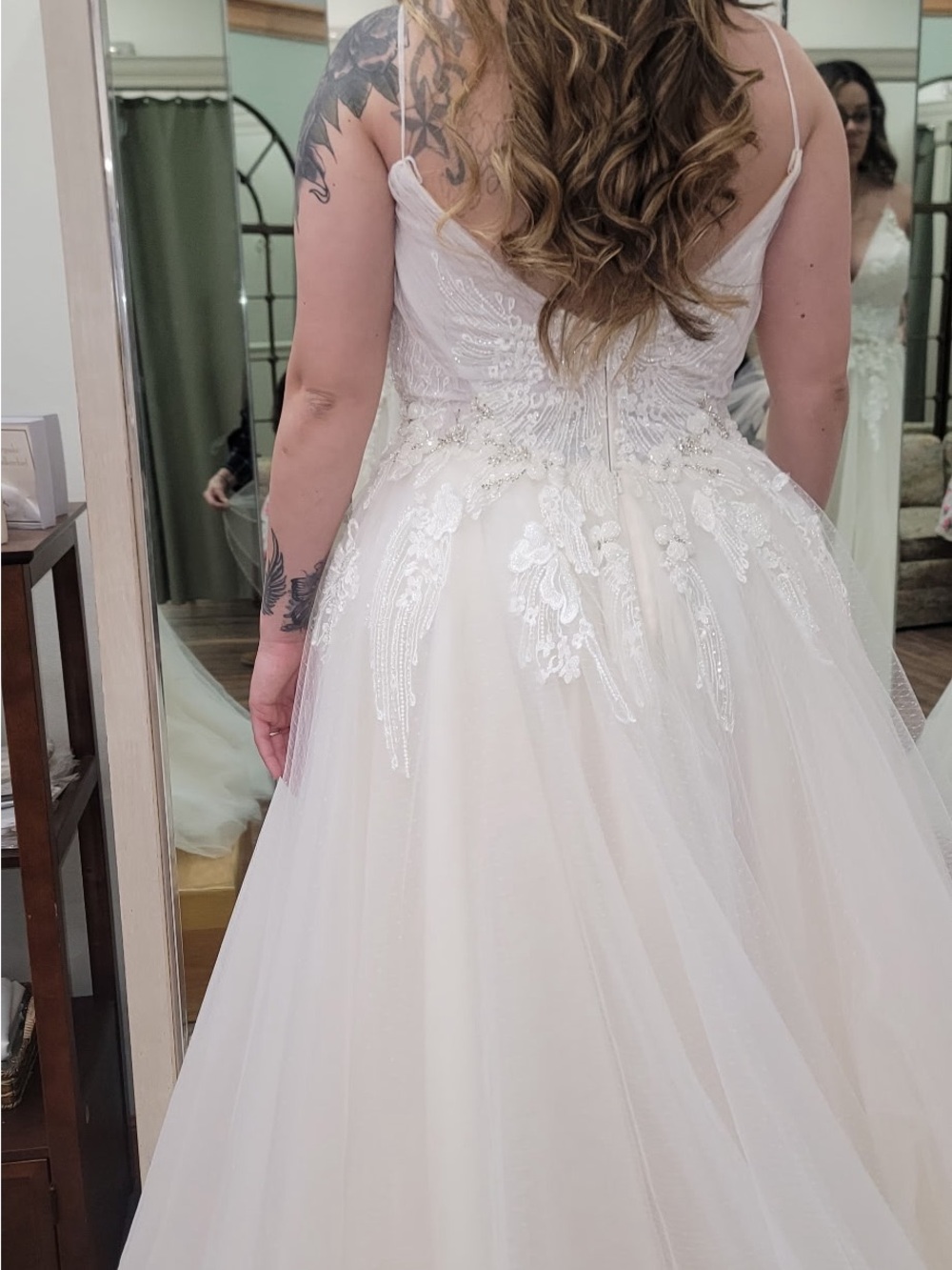 Elegant White Lace Appliqué A-Line Wedding Dress
